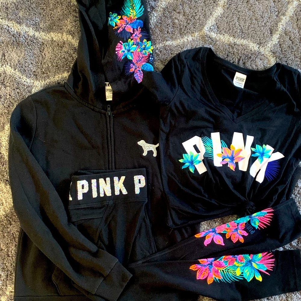 VS PINK four piece tropical set! 😊💕